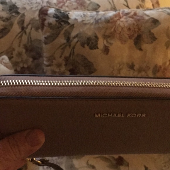 Used Michael Kors wallet/ wristlet. - Picture 5 of 5
